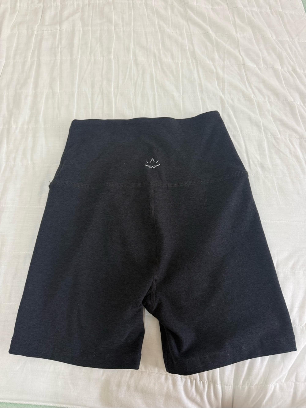 Beyond yoga biker shorts